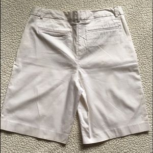 Isaac Mizrahi women’s white Bermuda shorts